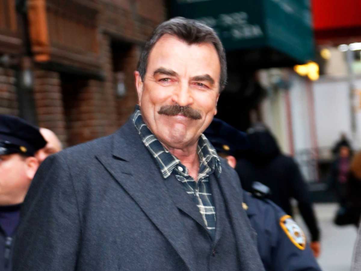 “Tom Selleck Stuns Fans in Rare Public Appearance Without His Iconic Moustache”